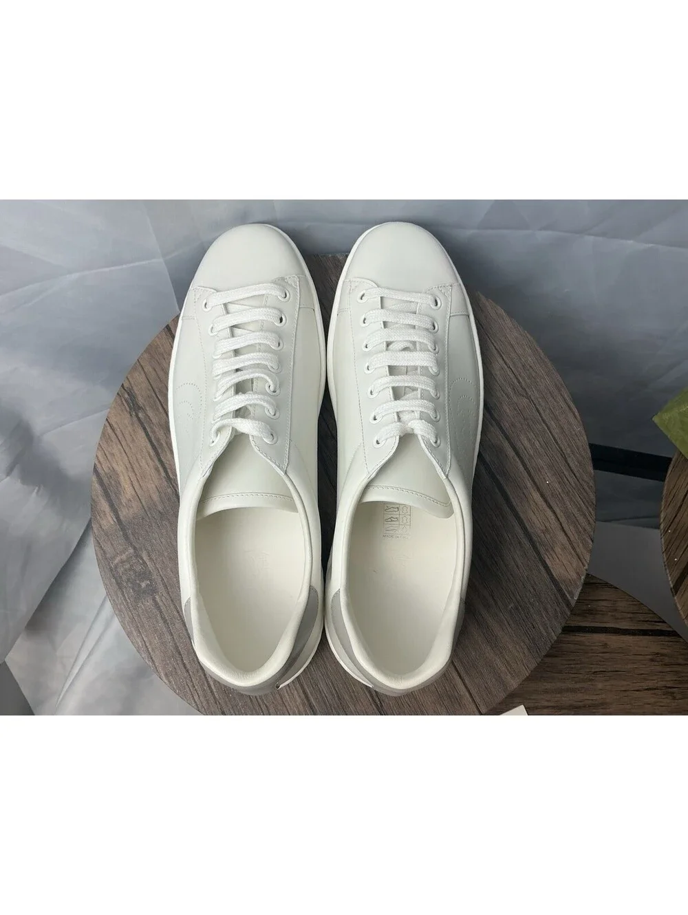 Gucci White Leather Low-Top Sneakers with Gray Heel Tab